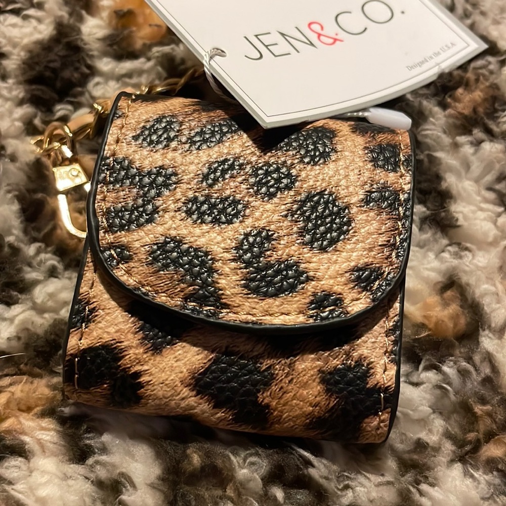 CHEETAH PRINT AIR POD HOLDER